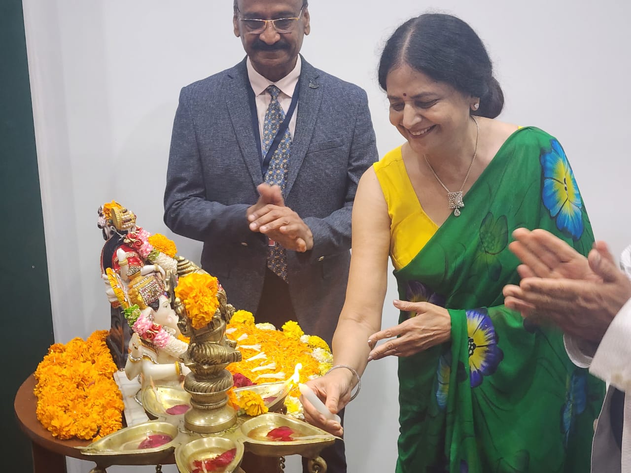 घुटना जोड़ प्रत्यारोपण वर्कशॉप के दूसरे दिन सर्जन ने सीखी पार्शियल नी रिप्लेसमेंट की बारीकियां