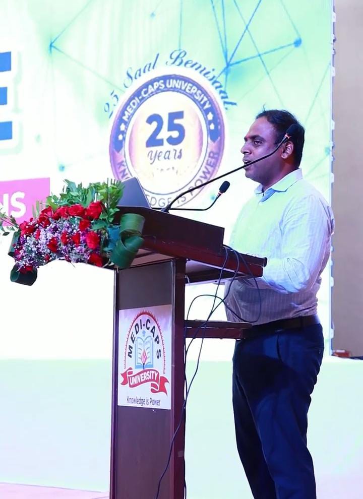 मेडिकैप्स यूनिवर्सिटी में आयोजित हुआ असाधारण सीईओ कॉन्क्लेव कार्यक्रम, कलेक्टर डॉ. इलैया राजा टी हुए मुख्य अतिथि के रूप में शामिल