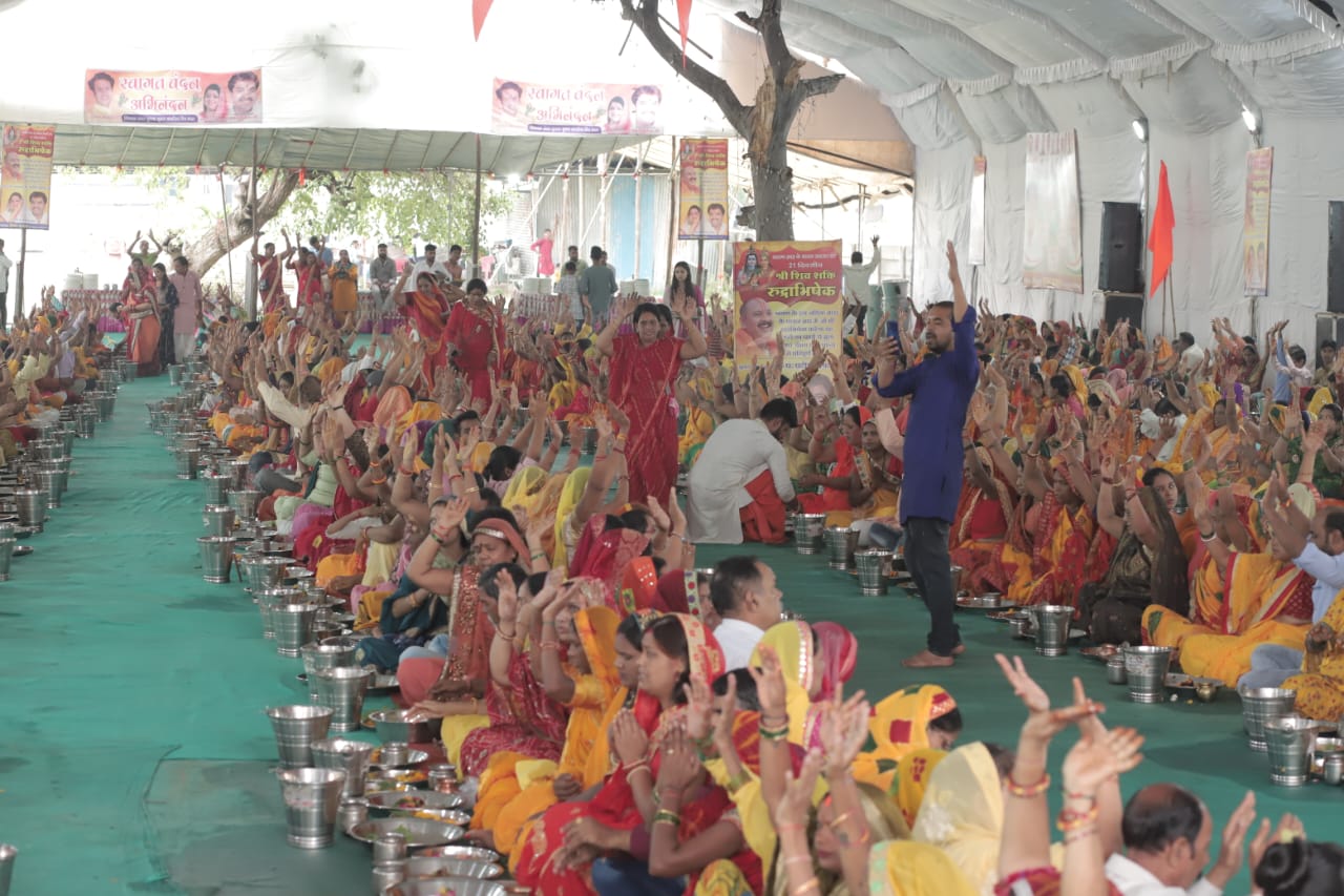 विधायक संजय शुक्ला द्वारा किया गया विशाल रुद्राभिषेक का आयोजन, सैकड़ों नागरिकों ने किया भगवान शिव का अभिषेक
