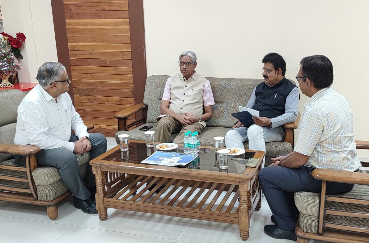 इंदौर-मनमाड़ रेलवे लाइन का सर्वे, सांसद शंकर लालवानी ने रेल बोर्ड चेयरमैन से की मुलाकात