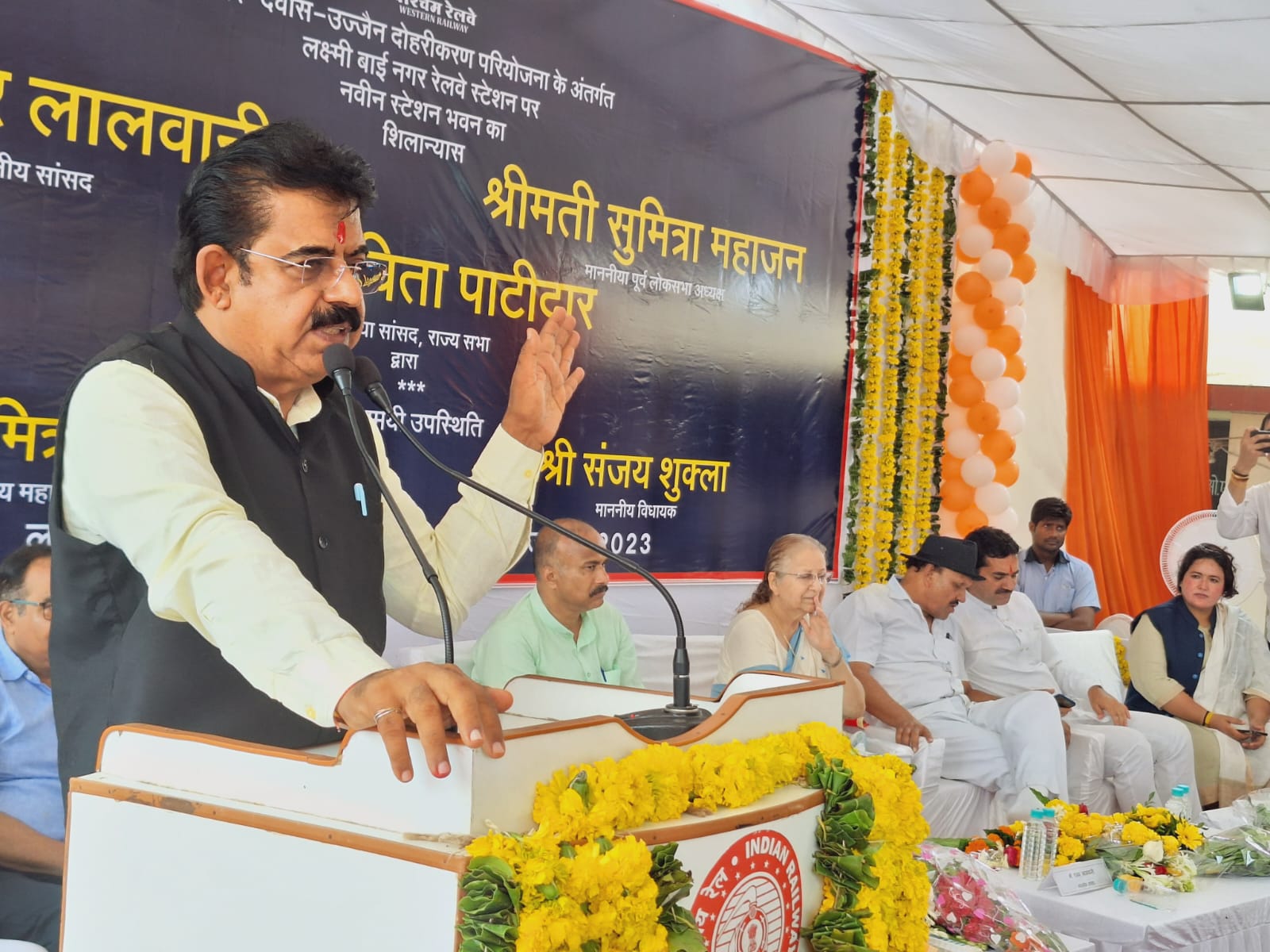 आज पूर्व लोकसभा अध्यक्ष सुमित्रा महाजन और सांसद शंकर लालवानी ने किया लक्ष्मीबाई नगर रेलवे स्टेशन के निर्माण कार्यों का भूमि पूजन