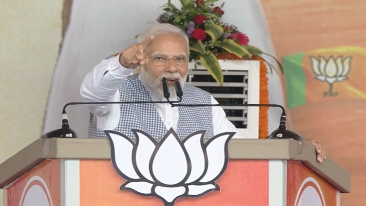 छत्तीसगढ़ में कांग्रेस पर बरसे PM मोदी, कहा- ये मेरी कब्र खोदने की धमकी देंगे, लेकिन जो डर जाए वह मोदी नहीं