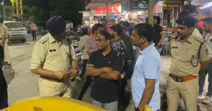 जन सुरक्षा के लिए देर रात सड़कों पर कलेक्टर ने लिया हालातों का जायजा