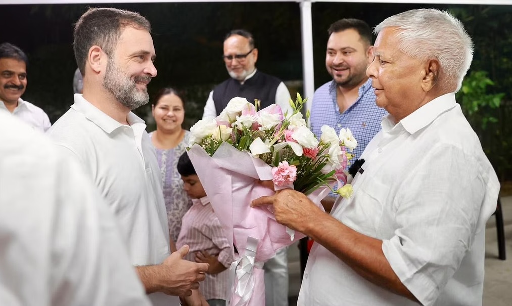 बिहार में मंत्रिमंडल के विस्तार पर हो सकती है चर्चा, राहुल गांधी और लालू यादव के बीच अहम है ये मुलाकात