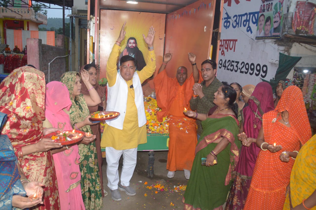 इंदौर पहुंची संत शिरोमणि गुरुदेव रविदास समरसता यात्रा, ढोल-ताशे से किया स्वागत
