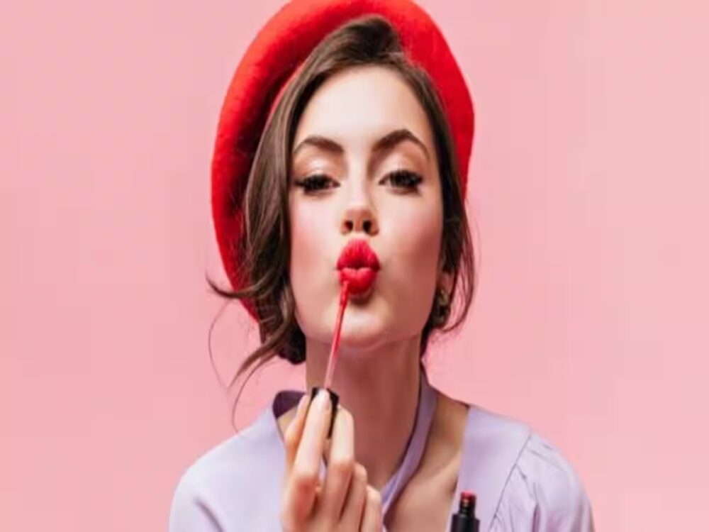 Lipstick Shades: हरियाली तीज पर इन लिपस्टिक का करें इस्तेमाल, आएगा सेलिब्रिटी जैसा निखार, लगेंगी बेहद खूबसूरत