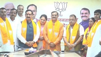 चुनाव से पहले कांग्रेस को MP में बड़ा झटका, इन दिग्गज नेताओं ने थामा भाजपा का दामन