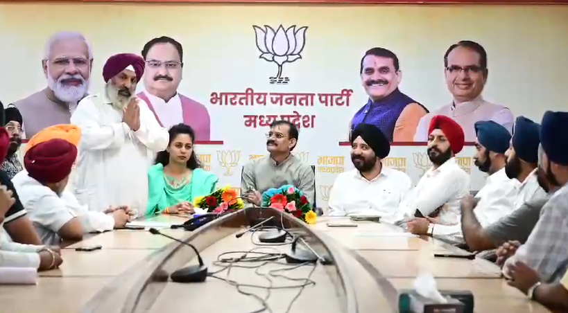प्रतिनिधिमंडल ने भाजपा प्रदेश मुख्यालय में विष्णुदत्त शर्मा को सौपा ज्ञापन, शर्मा ने हल करने का दिया आश्वासन !