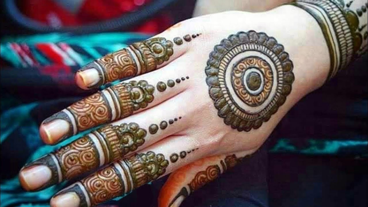 रक्षा बंधन पर इस तरह बढ़ाएं अपने हाथों की सुंदरता, लगाए ये यूनिक डिजाइन की मेहंदी, सुंदरता में लगेंगे चार चांद