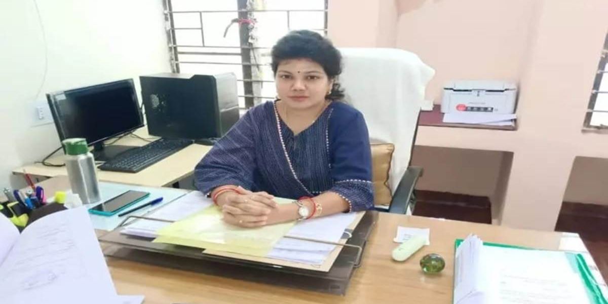 लोकायुक्त रीवा की बड़ी कार्रवाई, आबकारी अधिकारी रिनी गुप्ता को 1 लाख 20 हजार की रिश्वत लेते किया ट्रैप