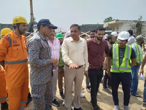 19 घंटे से बोरवेल में फंसा इंजीनियर, दिल्ली-कटरा एक्सप्रेसवे पर फ्लाईओवर के निर्माण के दौरान अंदर फंसा, NDRF ने चलाया रेस्क्यू ऑपरेशन