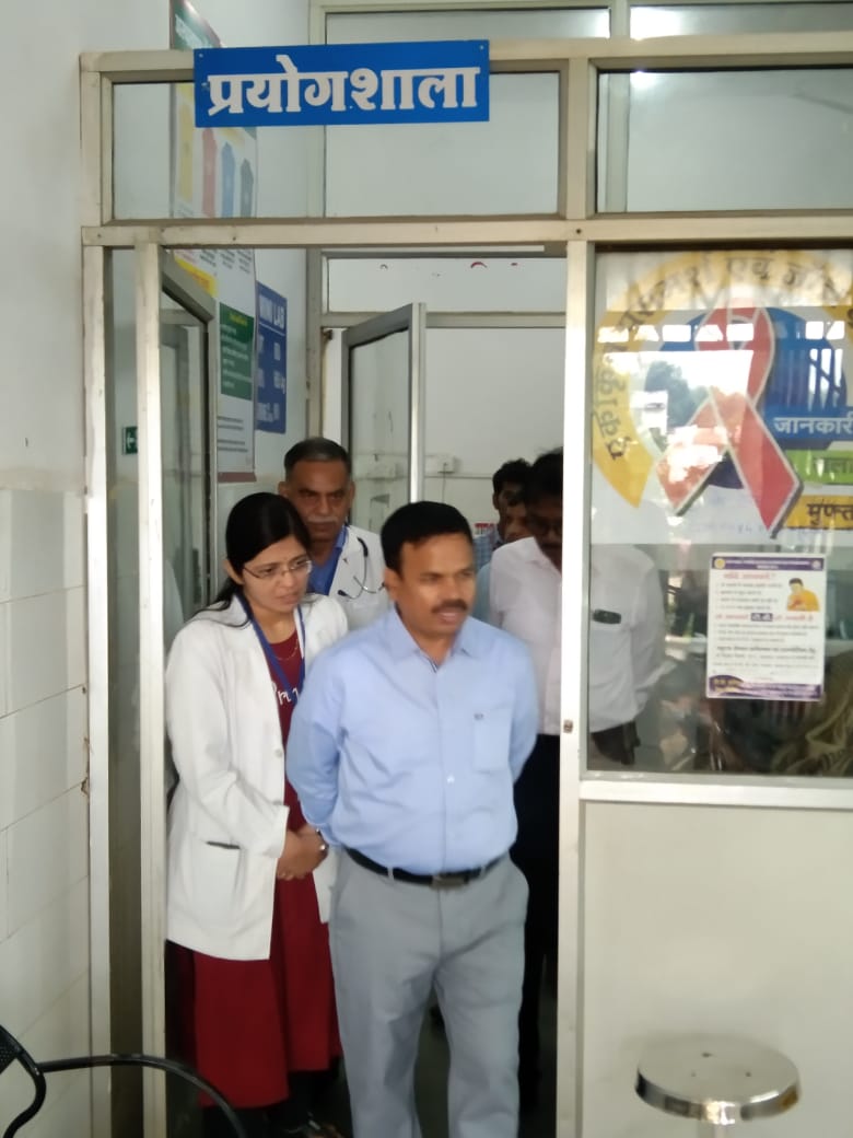 संभागायुक्त ने किया ग्रामीण क्षेत्रों का दौरा, विभिन्न कार्यालयों का किया निरीक्षण