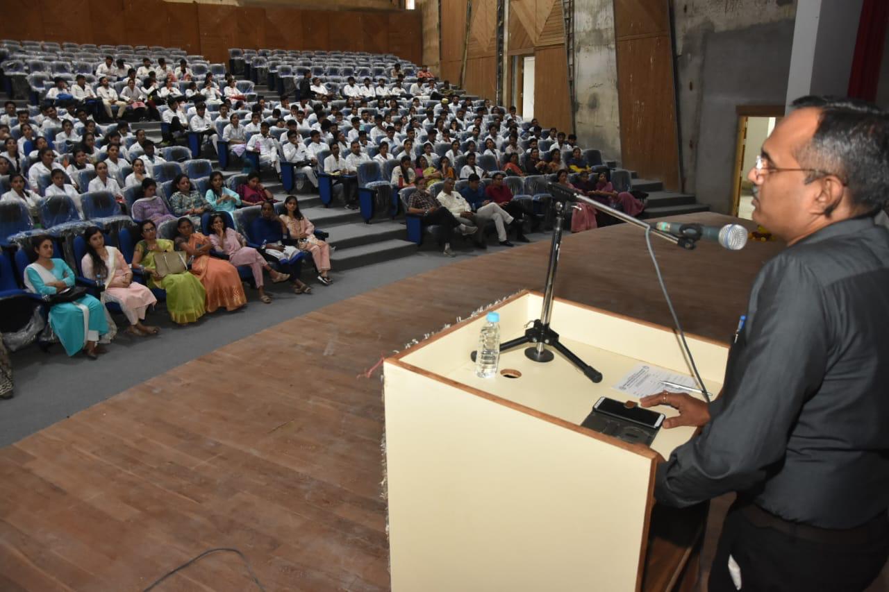 होम्योपैथी चिकित्सा में क्लीनिकल मटेरिया मेडिका पढ़ाने की आवश्यकता, गुजराती होम्योपैथिक मेडिकल कॉलेज द्वारा वैज्ञानिक संगोष्ठी का आयोजन