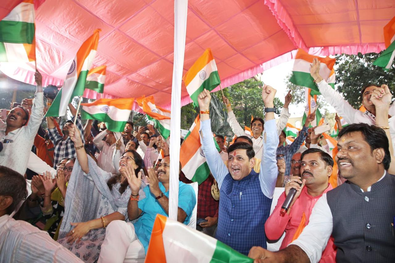 इंदौर के राजबाड़ा और 56 दुकान पर दिखया गया चंद्रयान 3 की सफलता का लाईव प्रसारण
