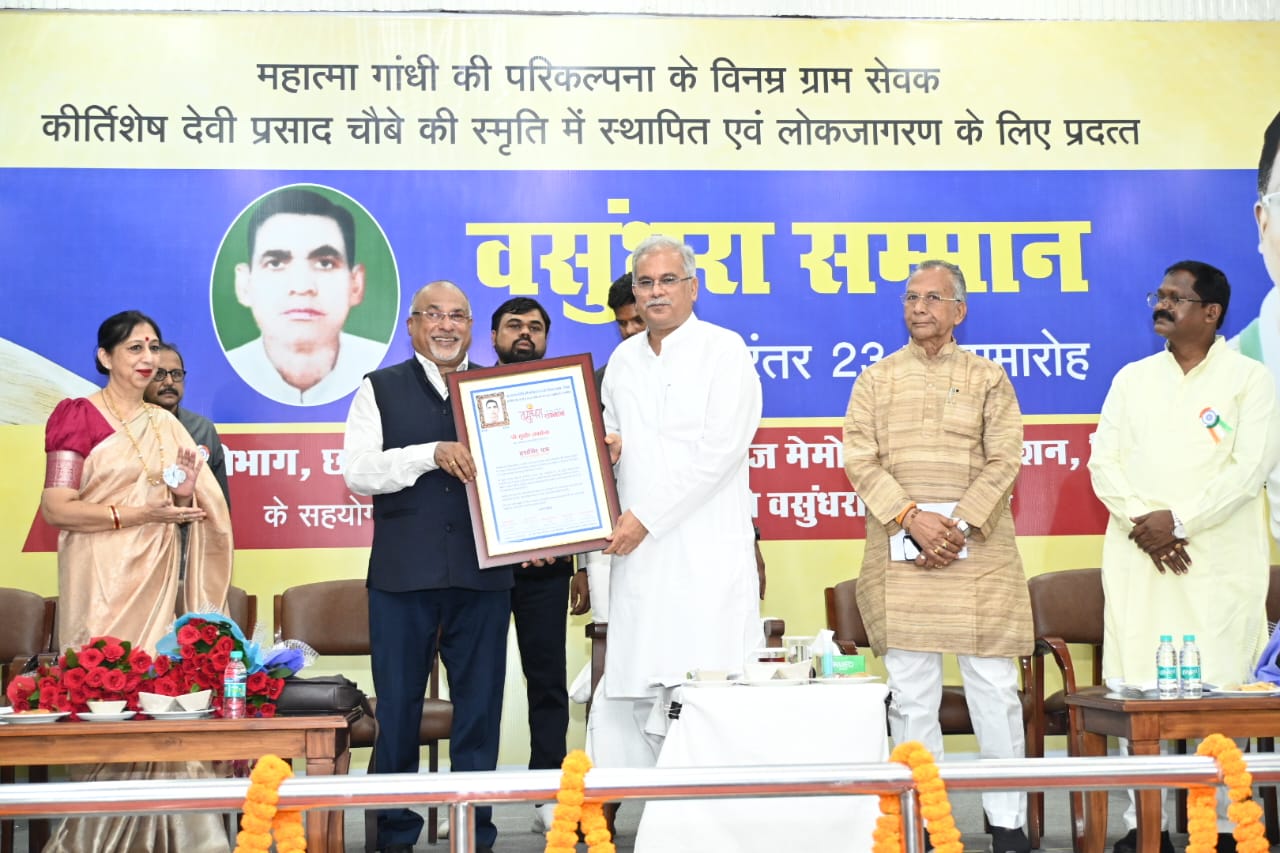 पत्रकारिता की रीढ़ सच और सिर्फ़ सच है