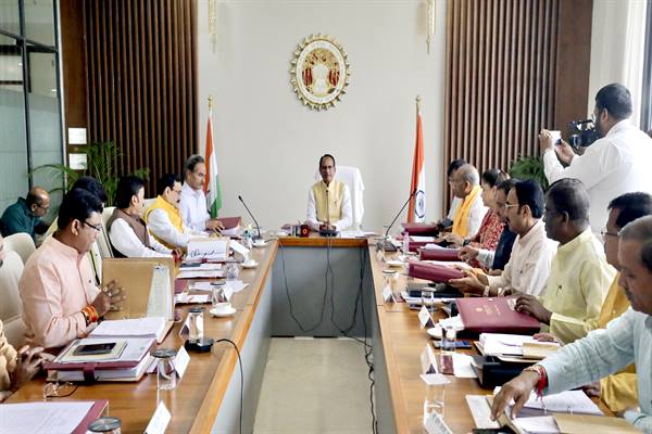 प्रधानमंत्री उज्ज्वल योजना की कनेक्शनधारी बहनों को गैस रिफिल 450 रूपये में उपलब्ध कराने का निर्णय