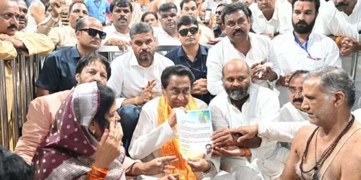 बाबा महाकाल के दरबार में पहुंचे कमलनाथ, कमीशन की सरकार से प्रदेश की प्रजा को मिले मुक्ति की लगाई अर्जी