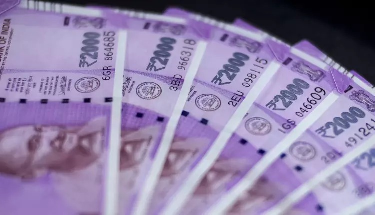 शिवराज सरकार की लाखों कर्मचारियों को बड़ी सौगात, मानदेय में 15 हजार रुपए की बढ़ोतरी, सैलरी बढ़कर होगी 71 हजार रूपए