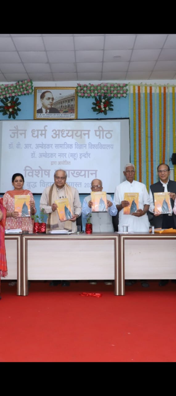 डॉ.सूरजमल जैन की नवीनतम किताब 'अनमोल पद चिन्ह' में मौलिक दृष्टि संपन्न 16 शोध आलेखों को संकलित किया
