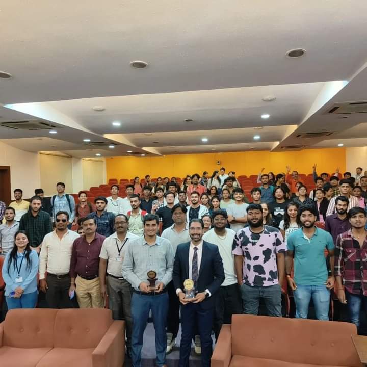 प्रेस्टीज कॉलेज में हुई हड्डियों से संबंधित कार्यशाला, लाइव डेमो में बच्चों ने जाना समस्याओं के बारे में