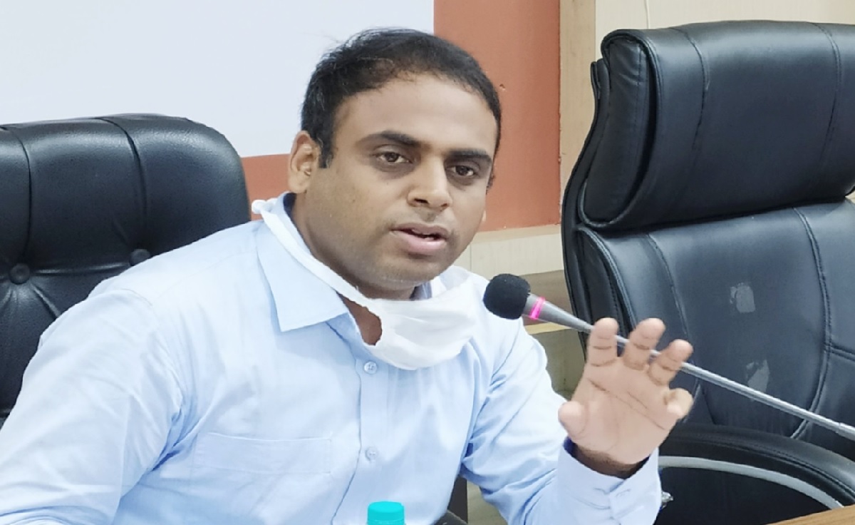 कलेक्टर डॉ. इलैयाराजा टी ने छात्रावास की प्रभारी वार्डन को किया निलंबित