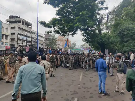 Breaking News : देवी अहिल्या विश्वविद्यालय में छात्र संगठन ने किया प्रदर्शन, पुलिस ने किया लाठीचार्ज, प्रदर्शनकारियों को किया गिरफ्तार!