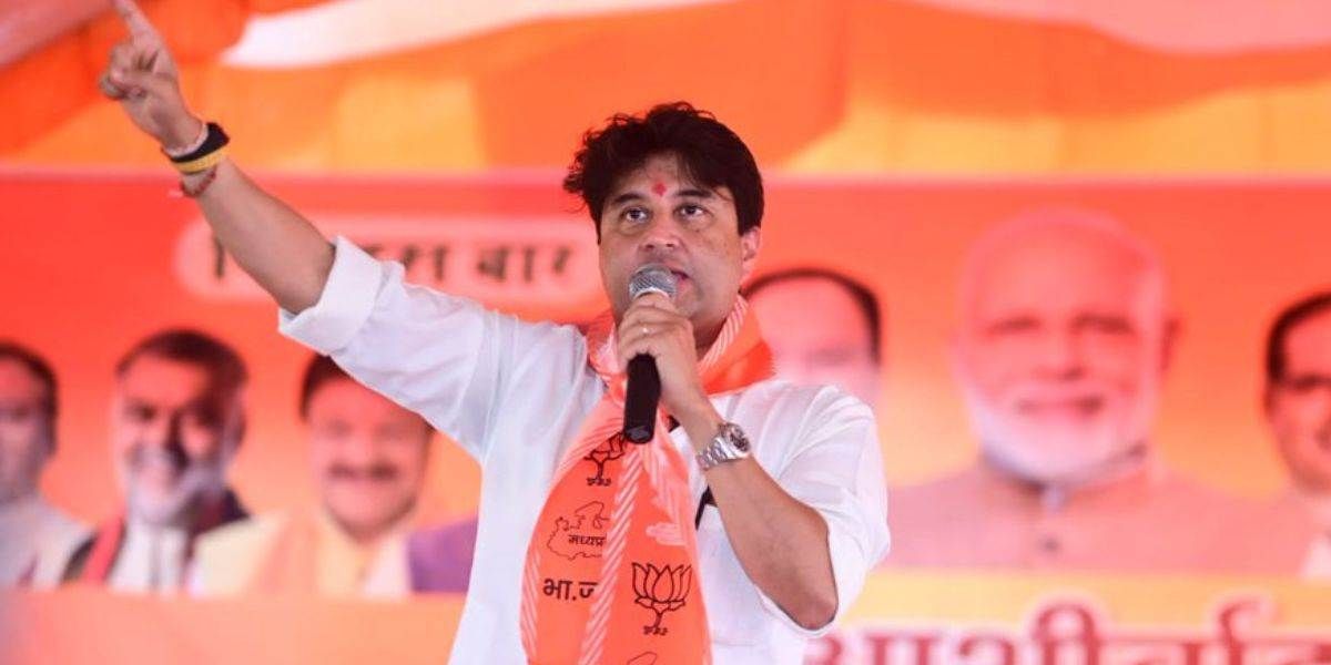 मंत्री ज्योतिरादित्य सिंधिया का कांग्रेस पर जुबानी हमला, कमलनाथ और दिग्विजय सिंह को बताया छोटा-बड़ा भाई