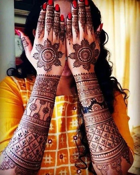 किसी भी खास त्योहार पर लगाएं ये स्टाइलिश Mehndi Designs, देखते ही हर कोई करेगा तारीफ