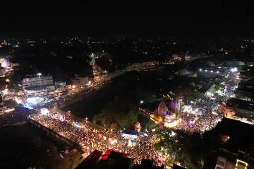 इंदौर में अनंत चतुर्दशी के मौके पर उमड़ा दर्शकों का सैलाब, राजकुमार मिल की झांकी को मिला प्रथम पुरस्कार