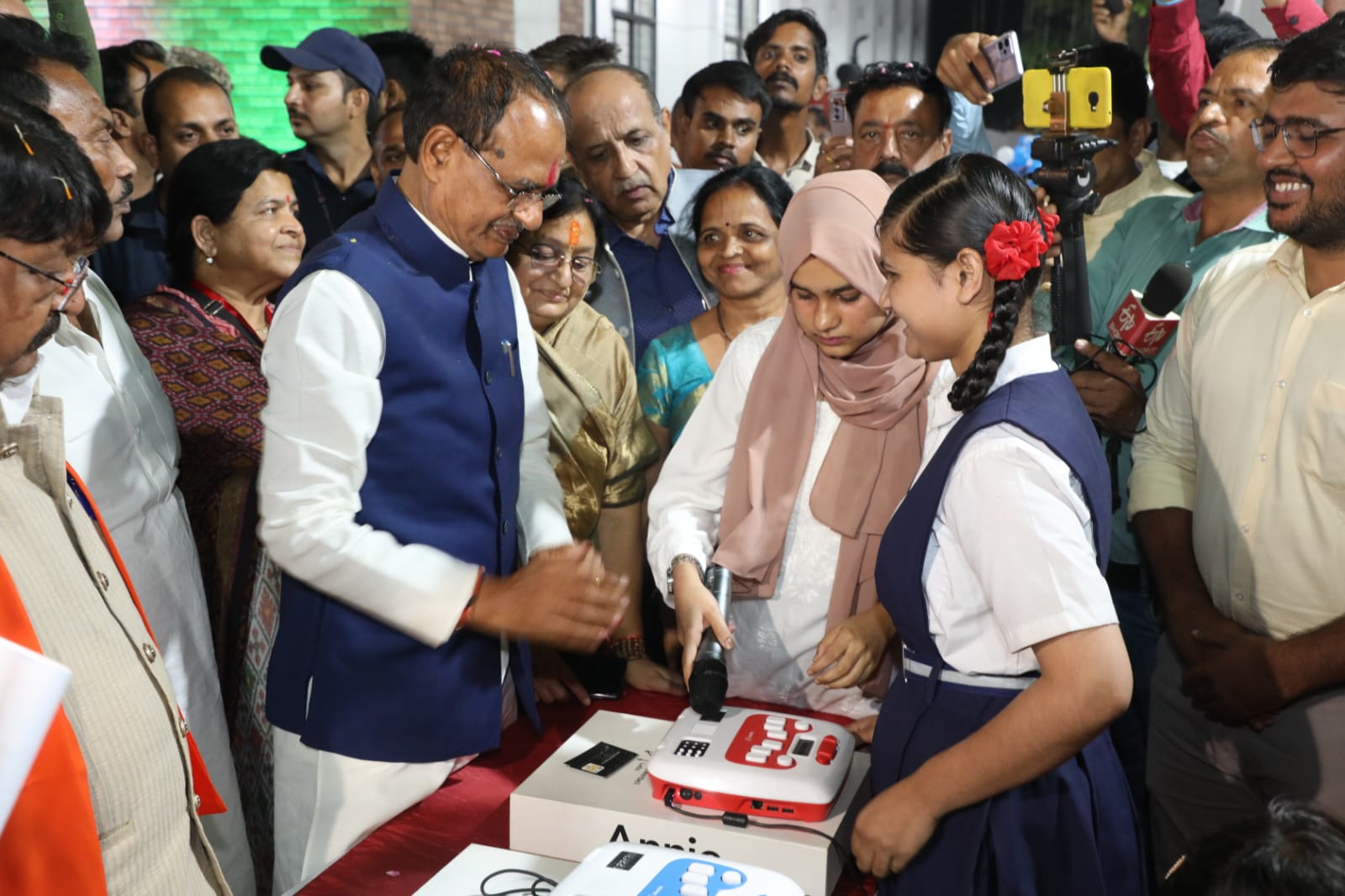 प्रदेश के सभी जरूरतमंद दिव्यांगों को दी जाएगी रेट्रोफिटिंग स्कूटी - CM शिवराज