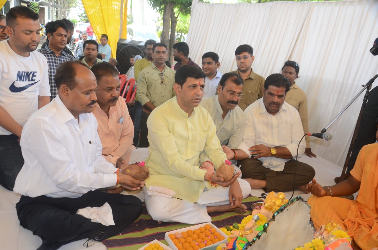 महापौर द्वारा विधि विधान से पूजन कर किया गया श्रीगणेश प्रतिमा का विसर्जन