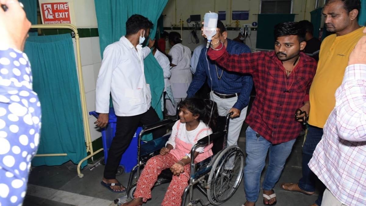 Jabalpur News: एकलव्य आदर्श आवासीय विद्यालय के मैस में कठहल की सब्जी खाते ही बीमार हुए सैकड़ों बच्चे, जानें पूरा मामला