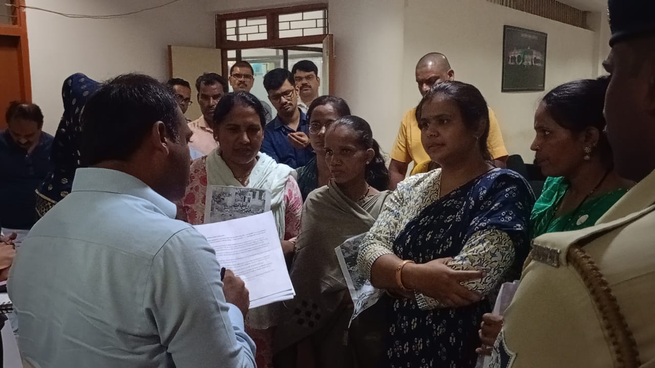 जनसुनवाई में कलेक्टर ने सिमरन सहित 44 दिव्यांगों को रेट्रोफिटिंग स्कूटी स्वीकृत की