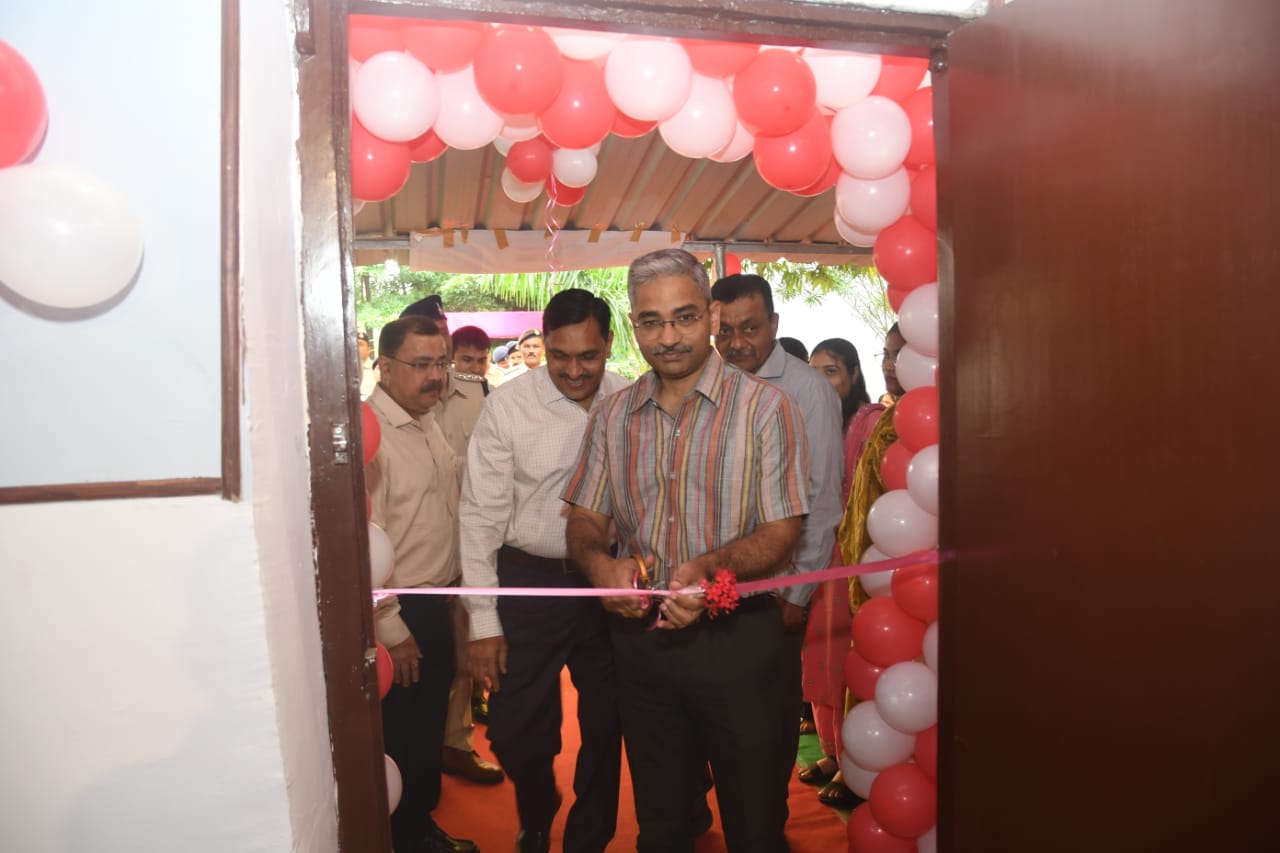 इंदौर : पुलिस परिवार के बच्चों के लिए कमिश्नर ने किया लर्निग सेंटर का शुभारंभ
