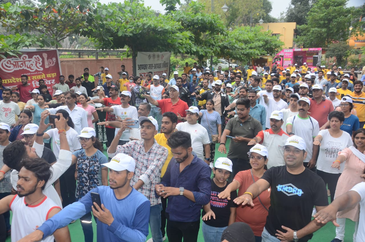 साइक्लोथान के माध्यम से किया नागरिकों को जागरूक, कलेक्टर ने दिलाई मतदान की शपथ