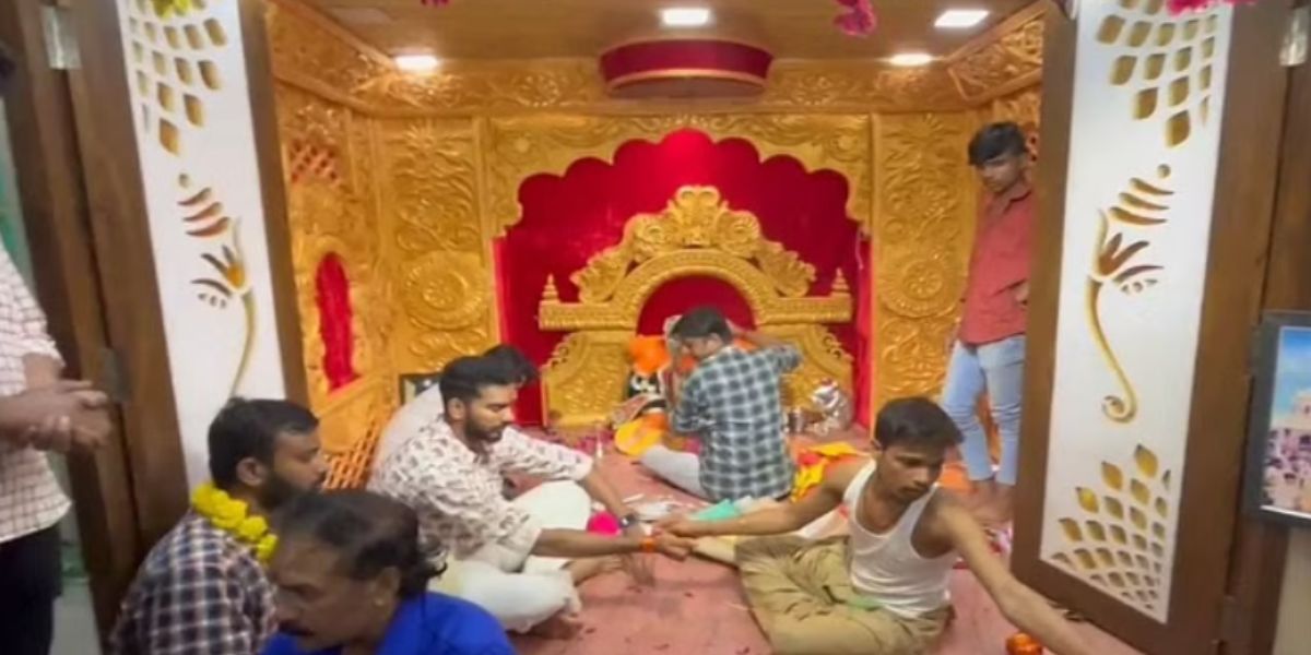 बाबा महाकाल के दरबार में पहुंचे वेंकटेश अय्यर और यश ठाकुर, वर्ल्ड कप में खेलने की लगाई अर्जी