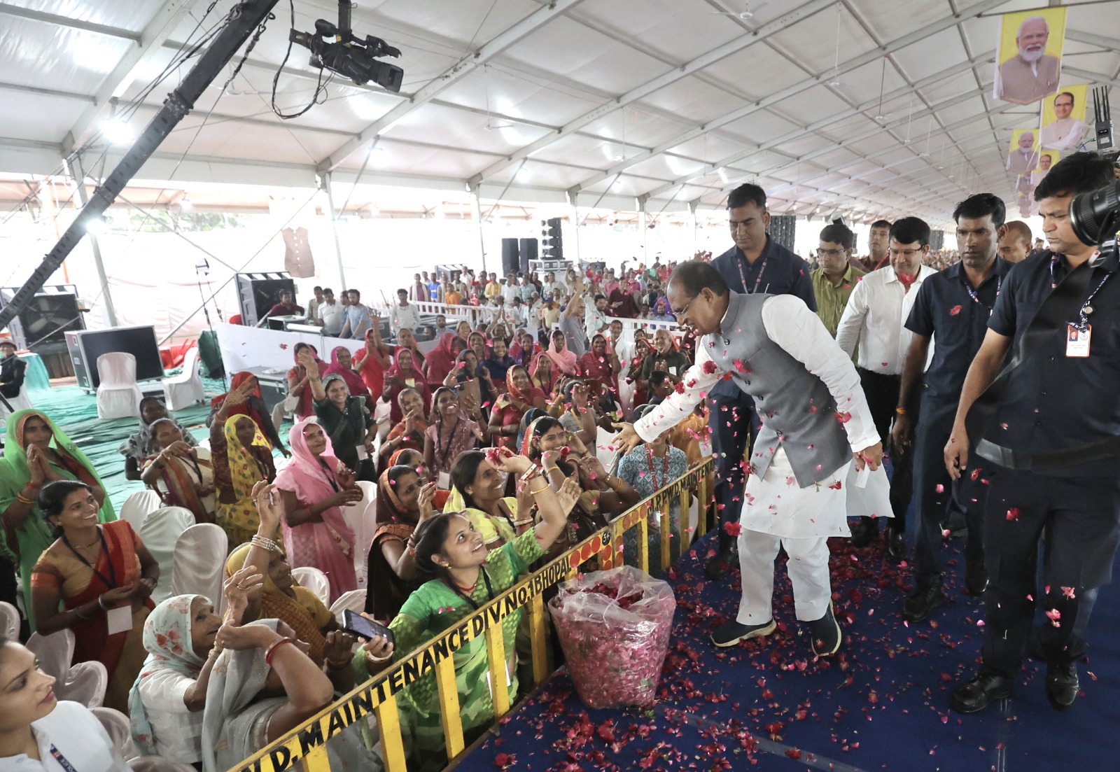 CM शिवराज का बड़ा ऐलान, पथ विक्रेताओं को एक लाख रुपए तक दिया जाएगा ऋण