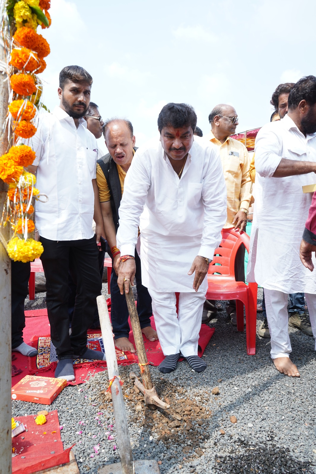 प्रख्यात संतों की उपस्थिति में विधायक संजय शुक्ला ने किया जया किशोरी की कथा के लिए भूमि पूजन