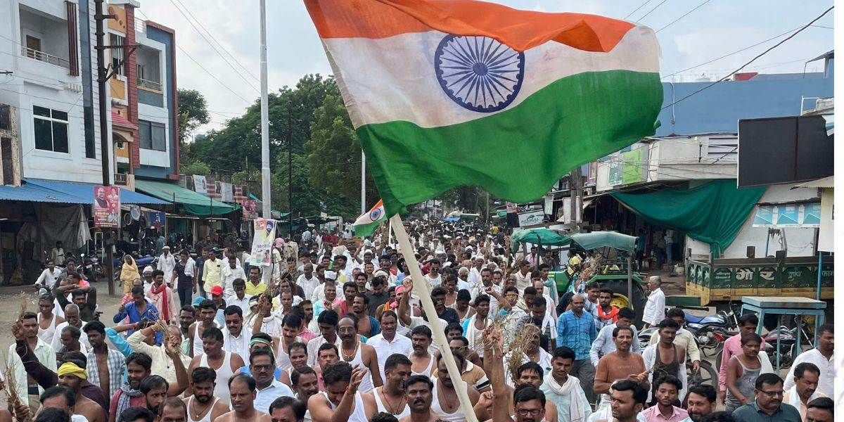 हरदा : सीएम के दौरे से पहले अर्धनग्न किसान और कांग्रेसियों ने किया तहसील का घेराव, दी ये चेतावनी