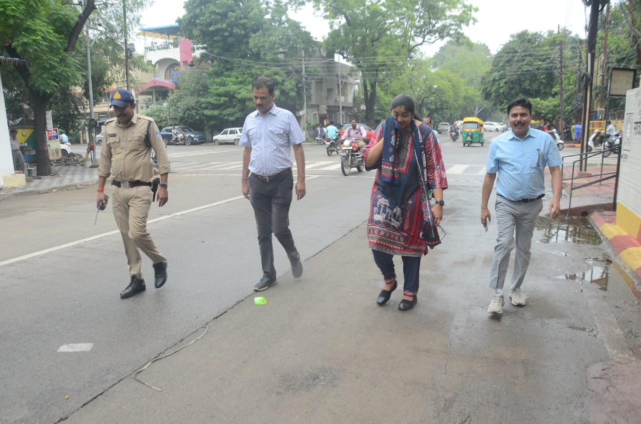 इंदौर में No Car Day : साइकिल और ई रिक्शा से दफ्तर पहुंचे प्रशासनिक अधिकारी