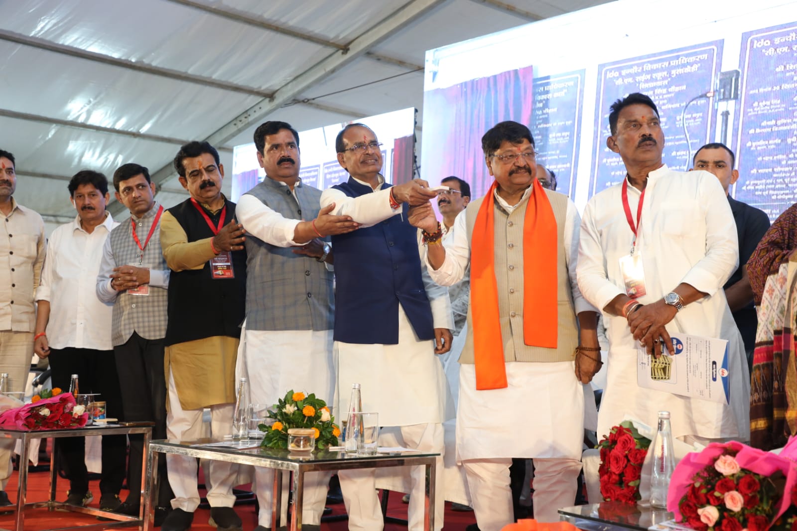 शिवराज बोले - आय डी ए अध्यक्ष चावड़ा कहते हैं, बताओ कहां ब्रिज बनाना है
