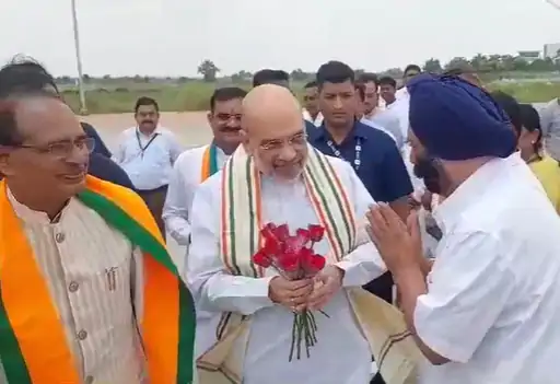Breaking News : जबलपुर पहुंचे गृहमंत्री अमित शाह, जन आशीर्वाद यात्रा को हरी झंडी दिखाकर करेंगे रवाना, सीएम शिवराज ने की अगवानी