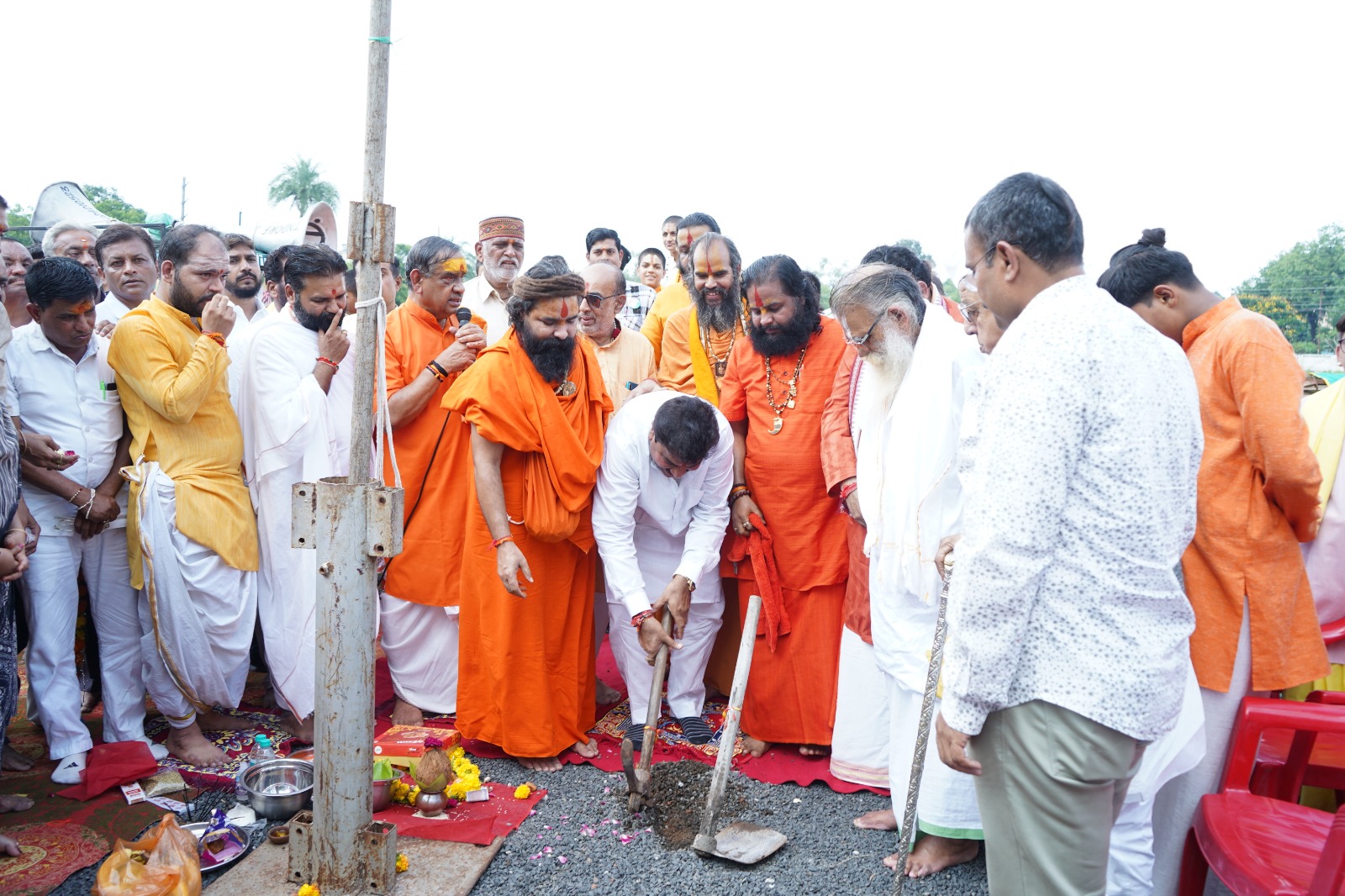 प्रख्यात संतों की उपस्थिति में विधायक संजय शुक्ला ने किया जया किशोरी की कथा के लिए भूमि पूजन