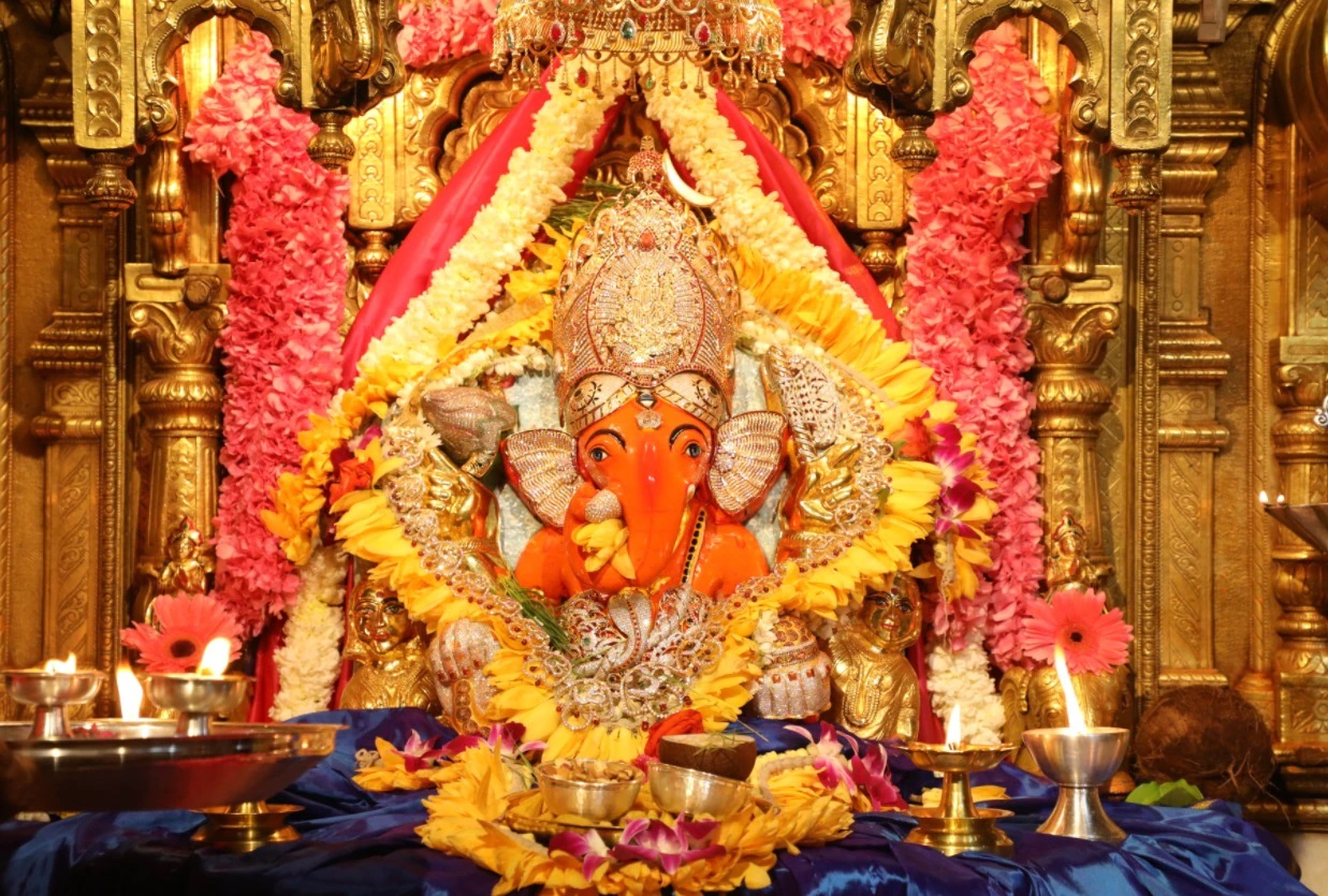 Live Darshan: हमारे साथ कीजिए देश और दुनिया के प्रमुख मंदिरों के लाइव दर्शन