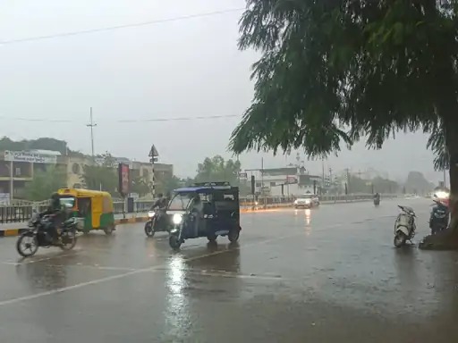 इंदौर: किसानों के खिले चेहरे, फसल को मिली राहत, 12 घंटे में आधा इंच बारिश