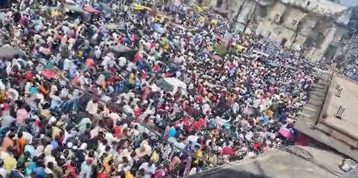 एयर शो देखने के लिए भीड़ ने बिगाड़ी सड़कों की हालत, देखने की होड़ में हुआ हादसा
