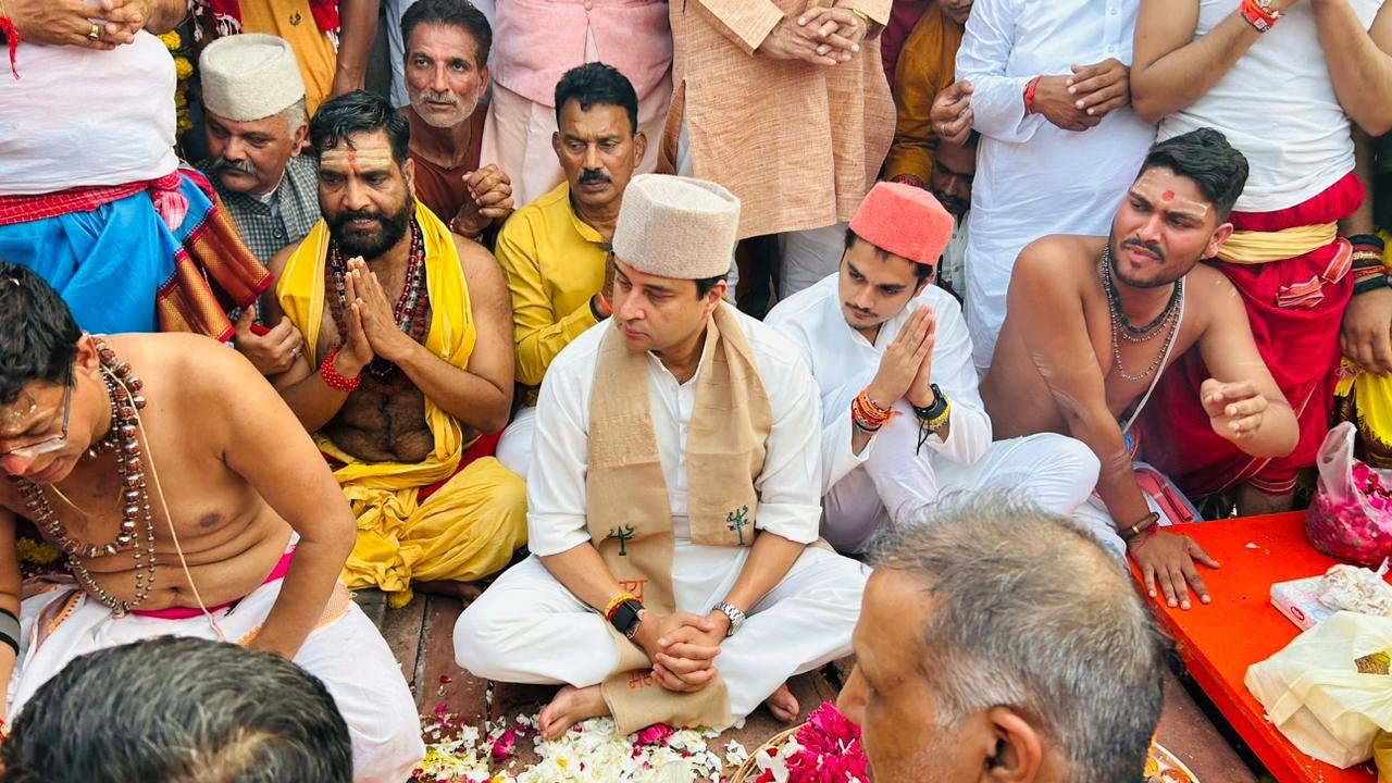 केंद्रीय मंत्री सिंधिया बाबा महाकालेश्वर के शाही सवारी में हुए शामिल