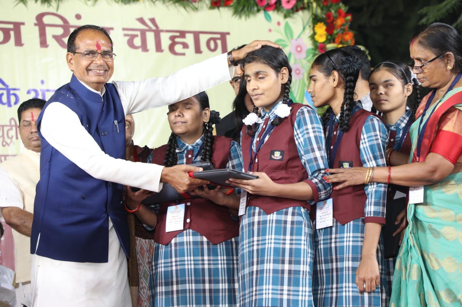 प्रदेश के सभी जरूरतमंद दिव्यांगों को दी जाएगी रेट्रोफिटिंग स्कूटी - CM शिवराज