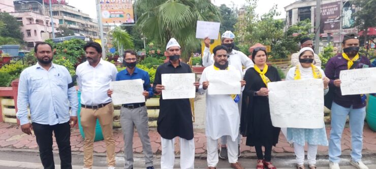 बीजेपी सांसद रमेश बिधूड़ी की टिप्पणी पर आप पार्टी ने किया विरोध प्रदर्शन