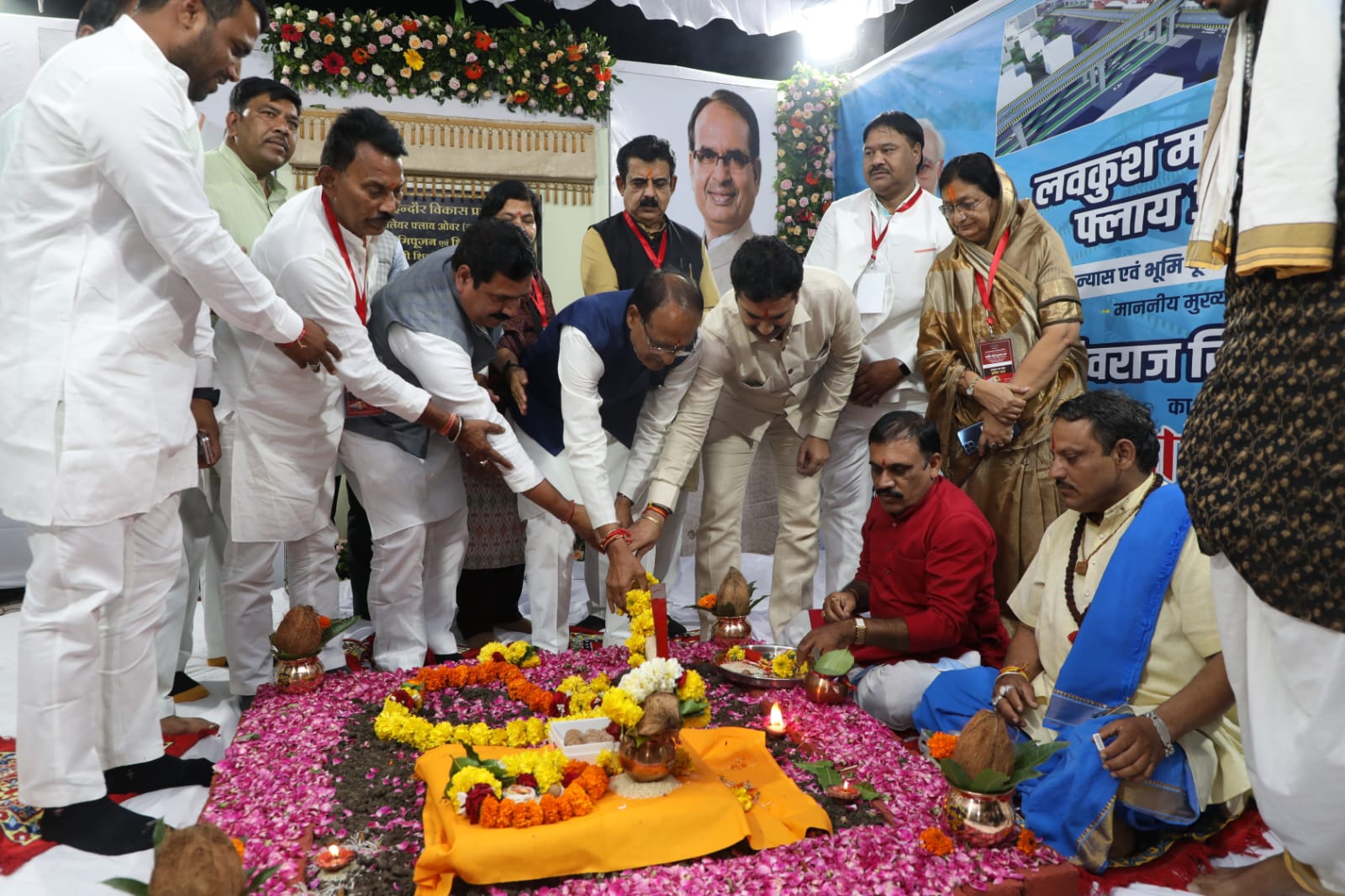 शिवराज बोले - आय डी ए अध्यक्ष चावड़ा कहते हैं, बताओ कहां ब्रिज बनाना है